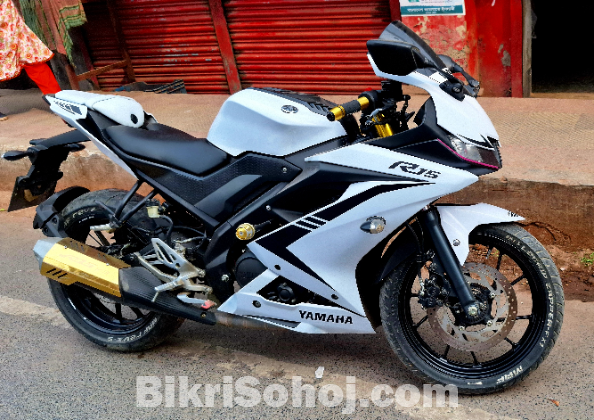 Yamaha R15 v3